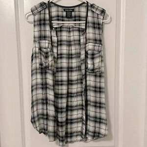 STOOSH Sleeveless Button Down Top (Colors- Black, White & Blue)